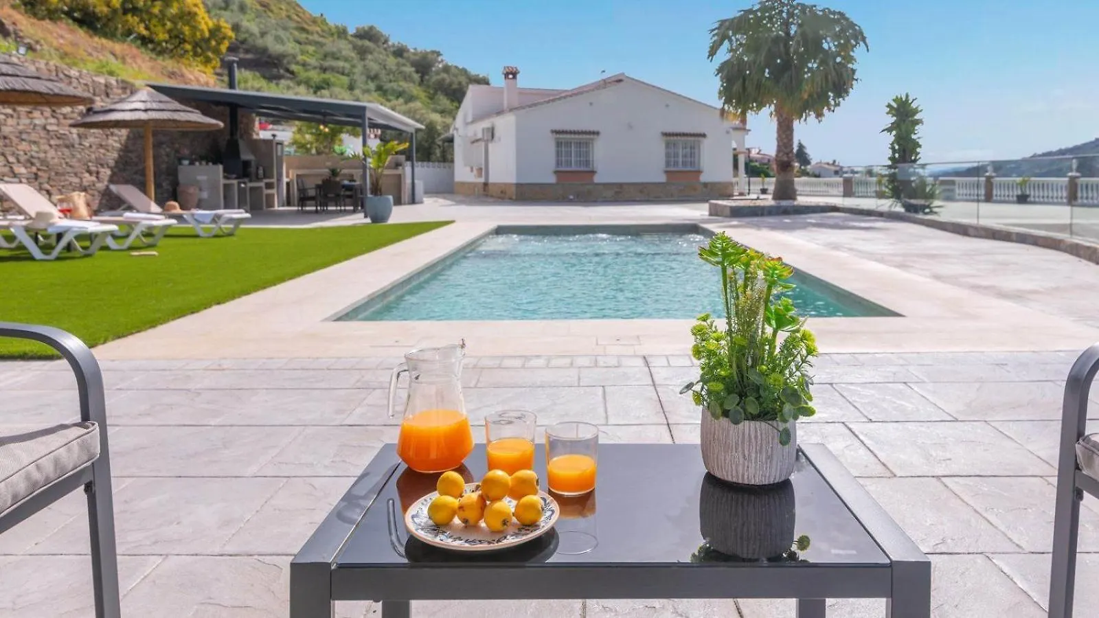 Villa Charo Sayalonga By Ruralidays Spain