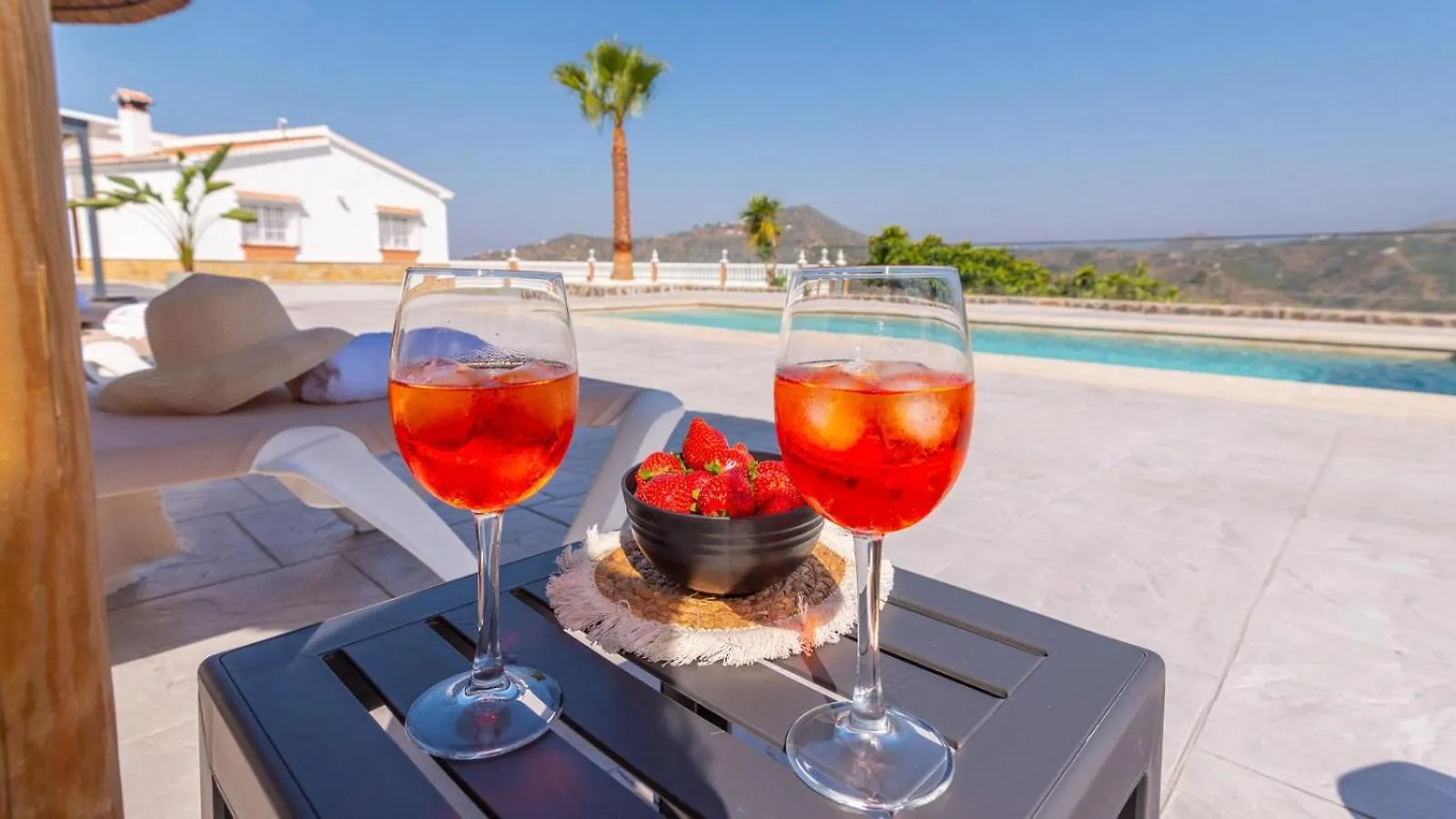Villa Charo Sayalonga By Ruralidays Hébergement de vacances